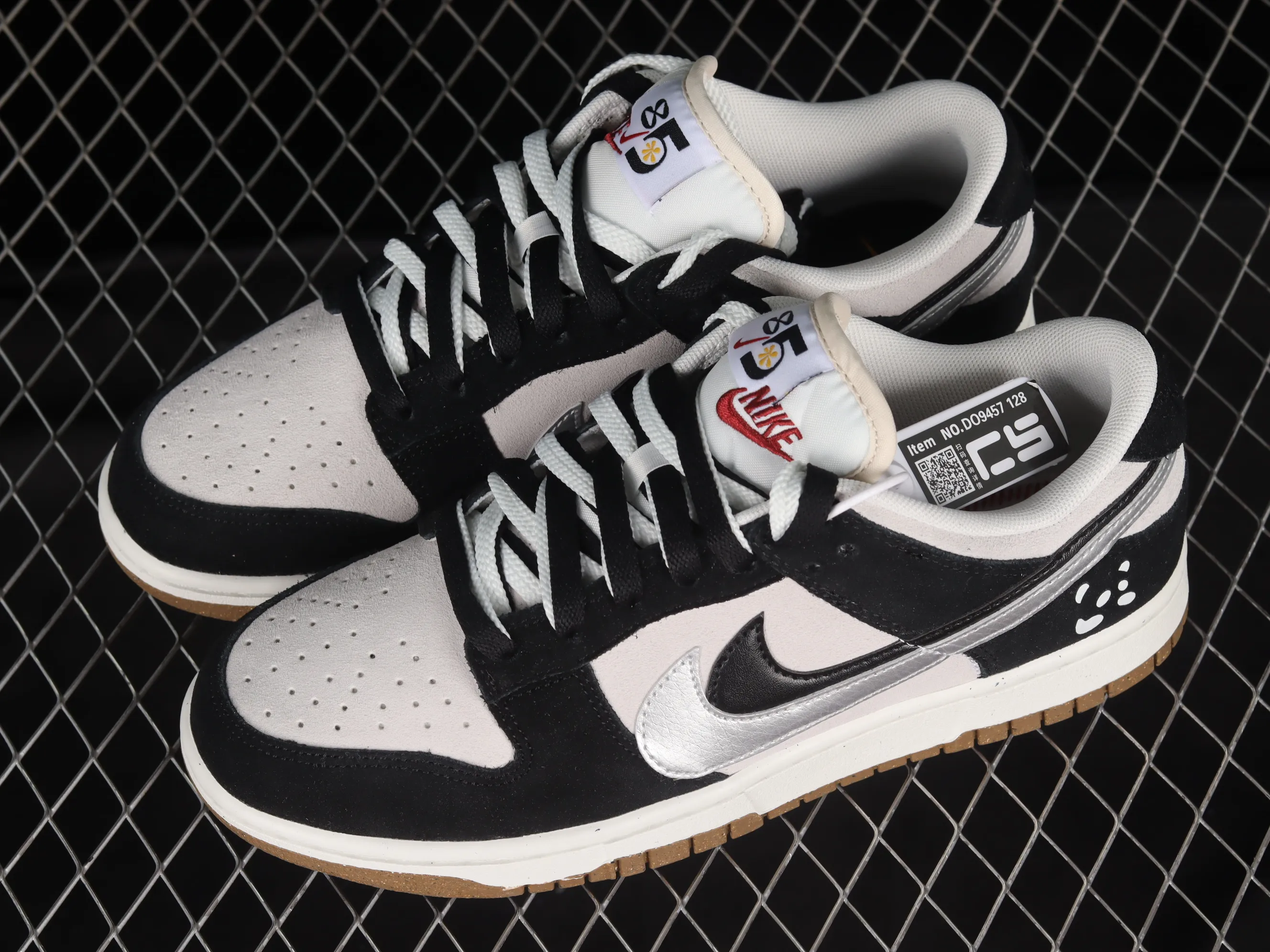 All categories Nk SB Dunk series Nk SB Dunk Low low-top sneakers Nk SB Dunk Low "85" black and white double hook SB low-top sports and leisure sneakers DO9457-128